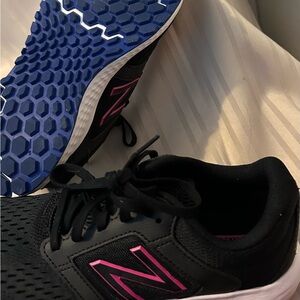 New in box size 7 NewBalance the 520 comfortRide